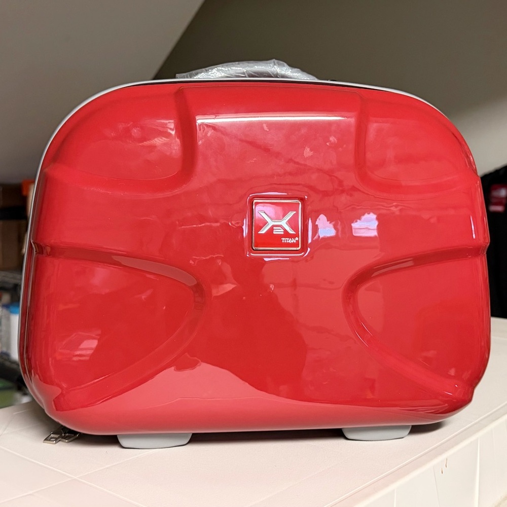 NIB Titan X2 beauty travel case in shiny red